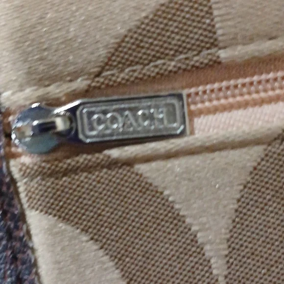 COACH Wallet with Horse and Carriage emblem - Picture 6 of 6